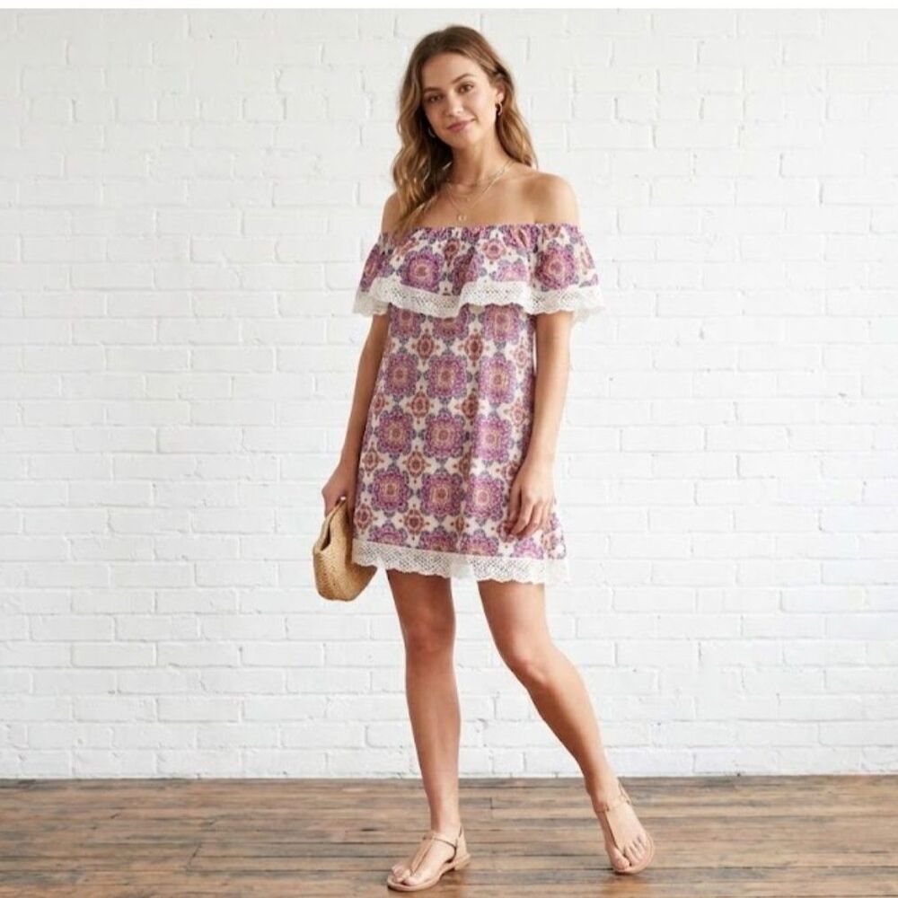 Women’s NWT paisley dress, size Medium, Rue 21. Cute, lightweight, Boho look.